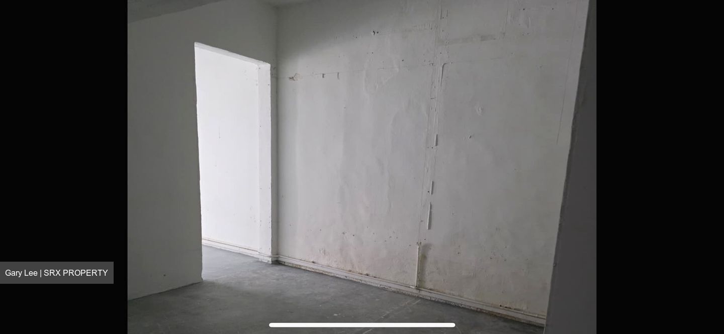 Macpherson Road (D13), Retail #523888991